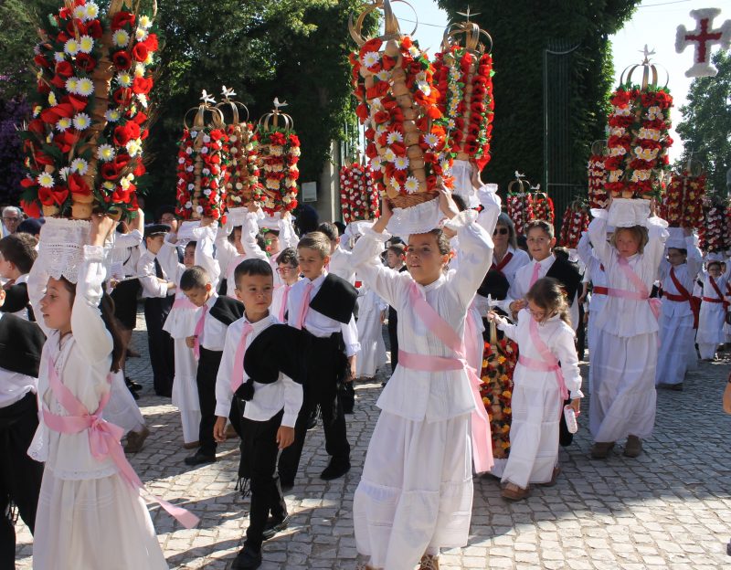 Tomar Festa Dos Tabuleiros Recorde Mais Imagens Que Marcaram O