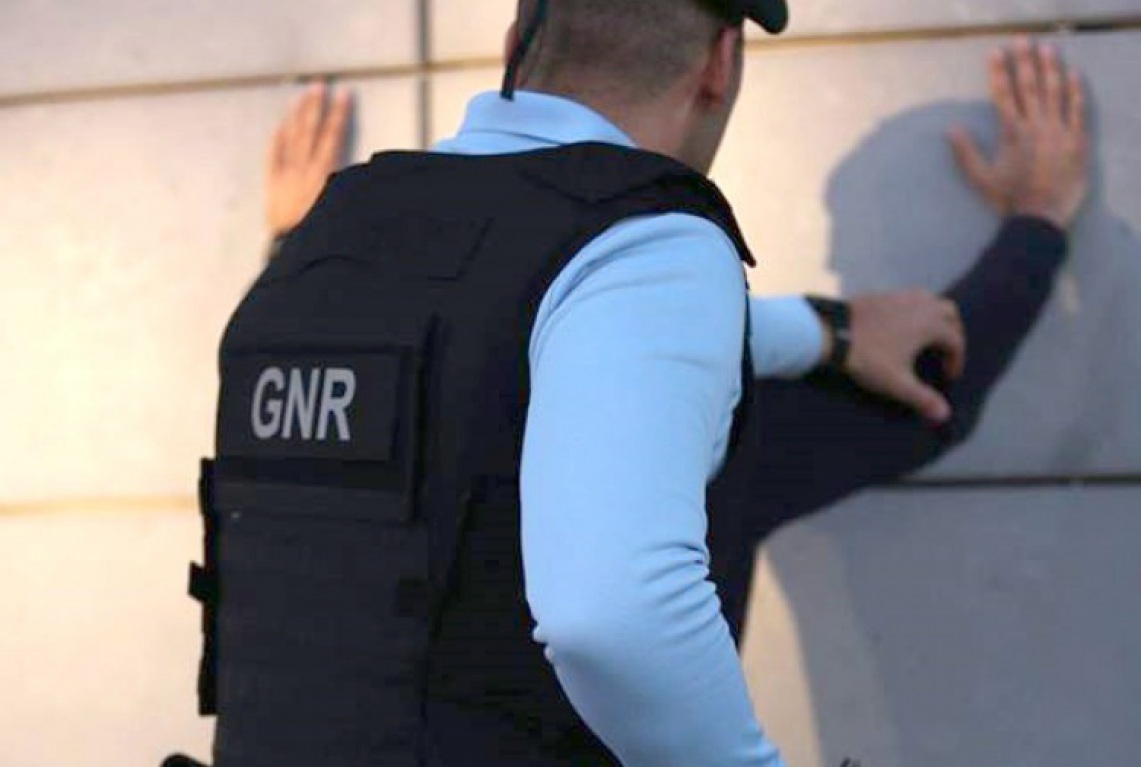 SANTARÉM – GNR deteve homem por condução sem carta. Indivíduo era